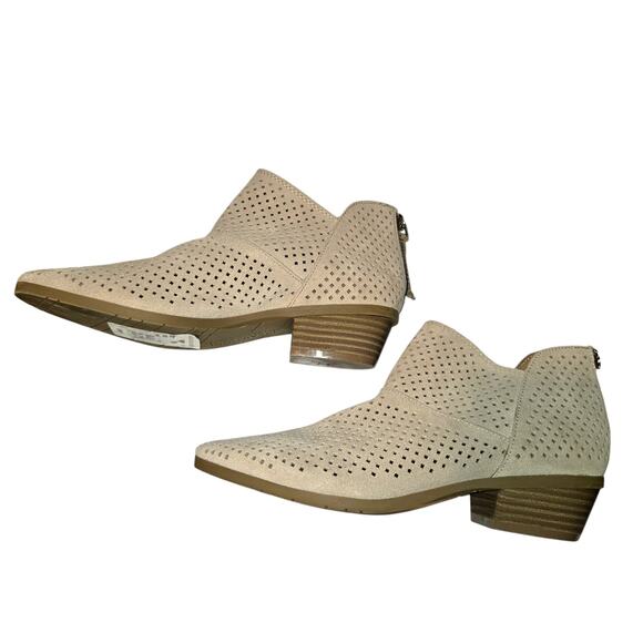 Kenneth Cole REACTION 7 Brown Women's Chelsea Ankle Boots 1 1/2 Inch Heel Shoes - Picture 1 of 9